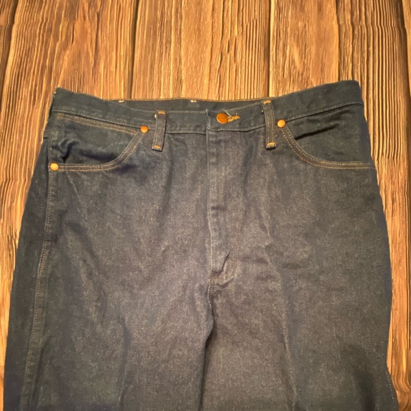Slim Fit 36x36 Men’s Wrangler 936DEN. Like New. Has been starched. Has creases. - Picture 2 of 10